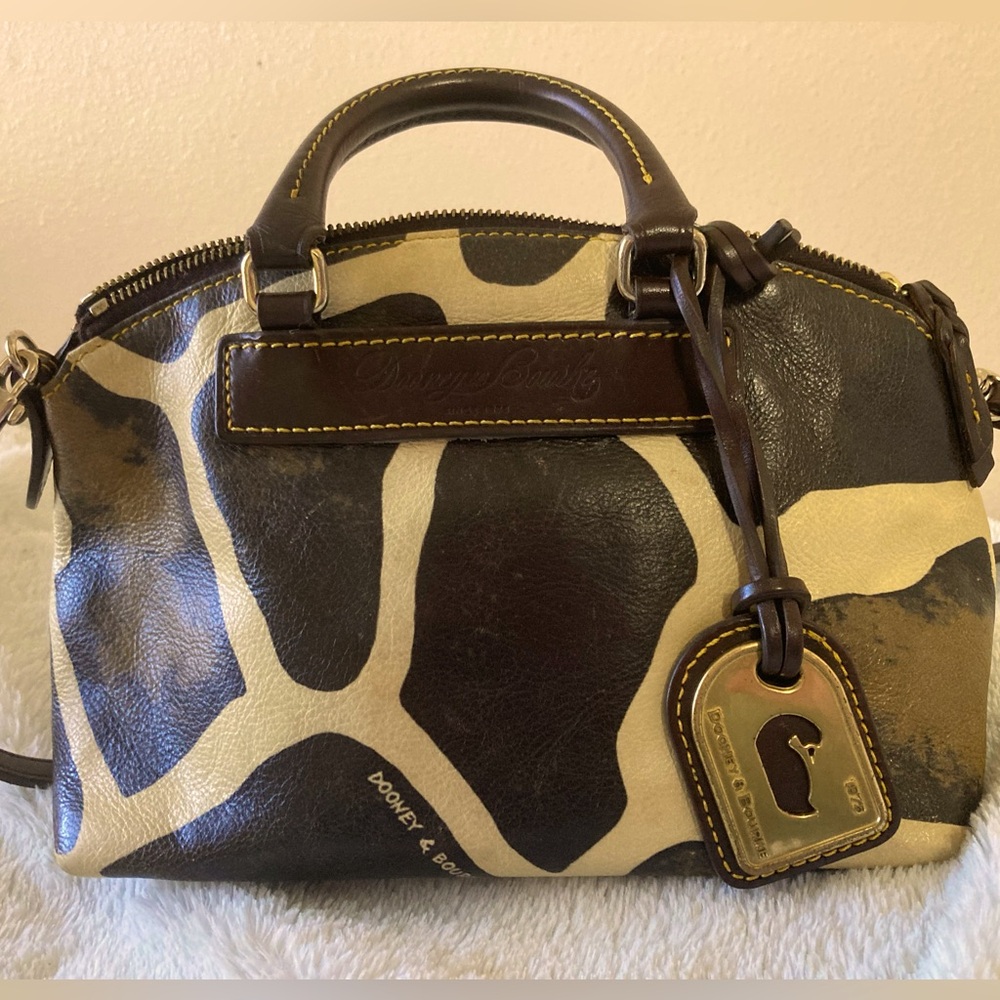 EUC Dooney & Bourke small crossbody giraffe print